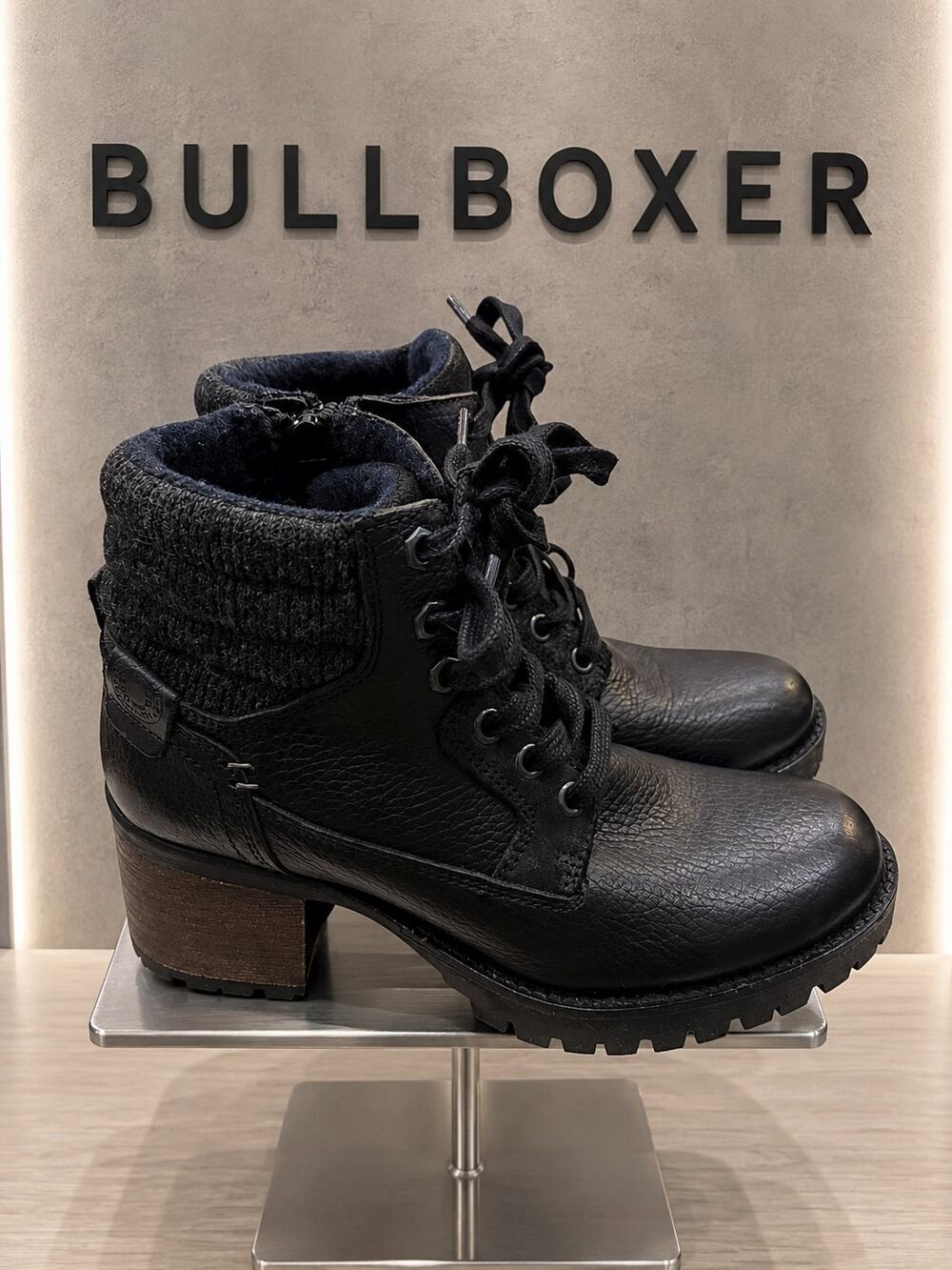 Bullboxer Cassie Black Lace-Up Ankle Boots Women’s Size 6